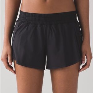 Lululemon black tracker short iv sz 8